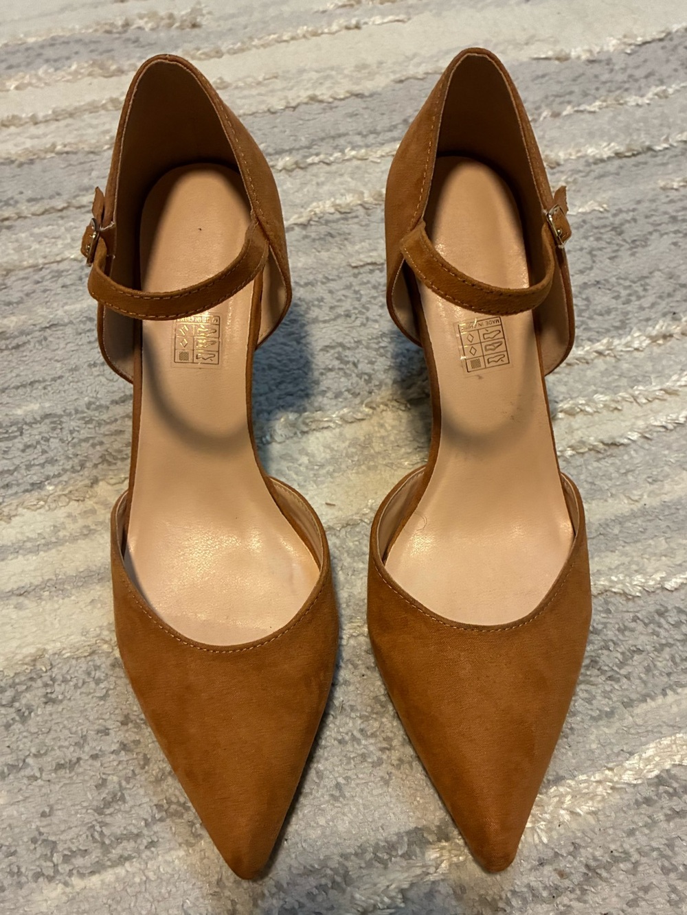Tan Camel color faux-suede d'Orsay pointed-toe heels w/ankle straps Sz 42 (10.5)